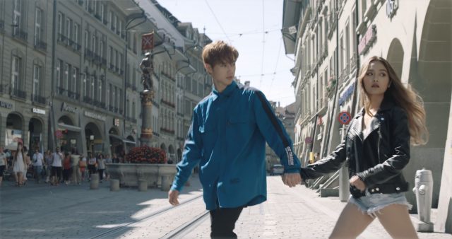 jsol holding hands with ex