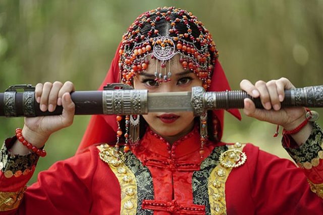 beautiful hoang yen chibi with sword