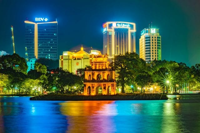 hoan kiem lake temples