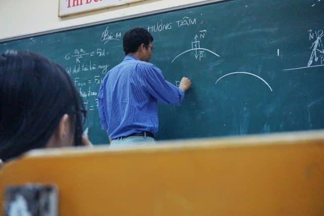 physics teacher in vietnam