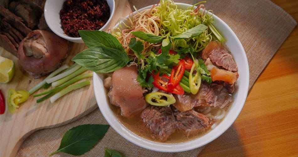 https://www.vpopwire.com/wp-content/uploads/2022/08/top-10-vietnamese-dishes.jpg