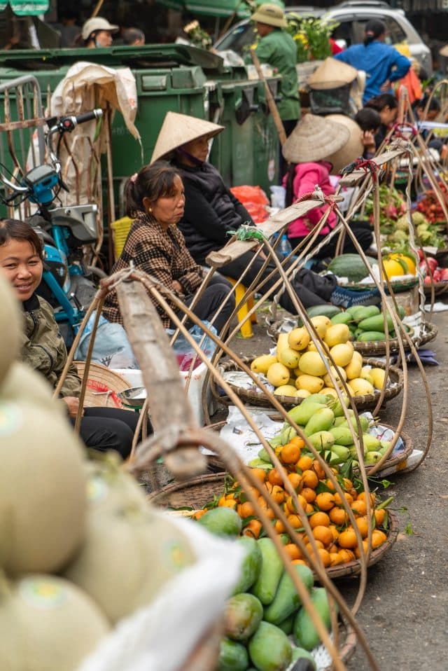 hanoi fruit ladies