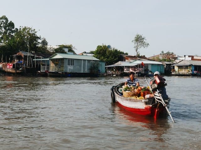 cai be floating market tien giang