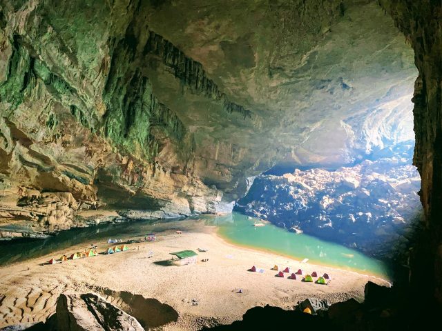 quang binh vietnam cave